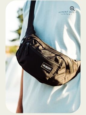 Moment Island Daze Hip Pack - Black